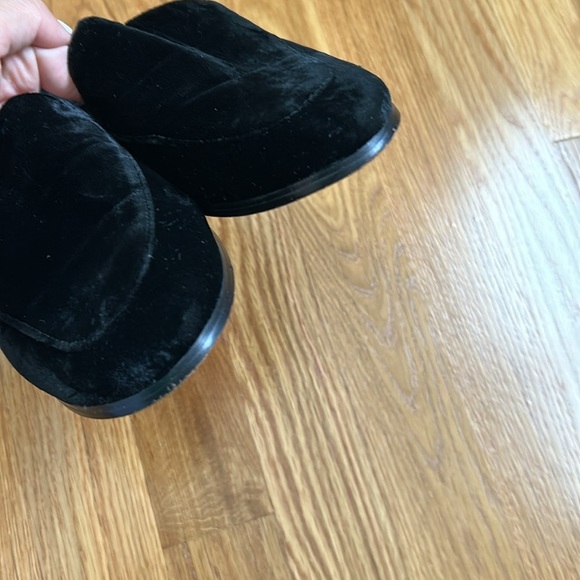Banana Republic Black Velvet Faux Fur Mule Size 7 - Picture 6 of 9